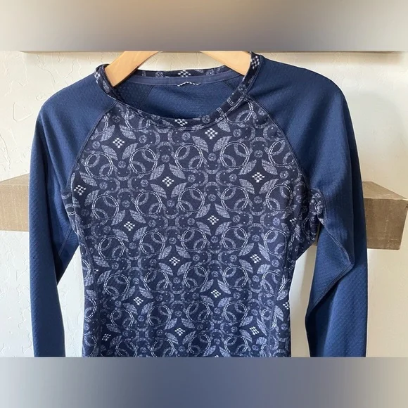 Patagonia|Capilene Midweight Base layer crew top, Cool to Cold•••Size Medium - Picture 7 of 16